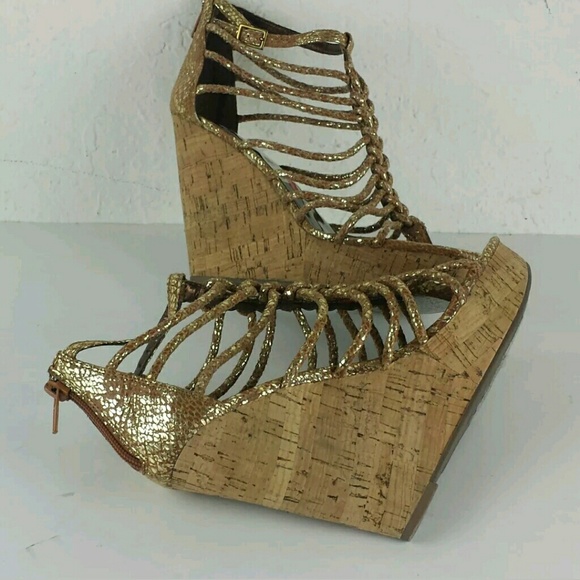 NWOT 6 in Platform Wedge Heel Sandals - Picture 5 of 8